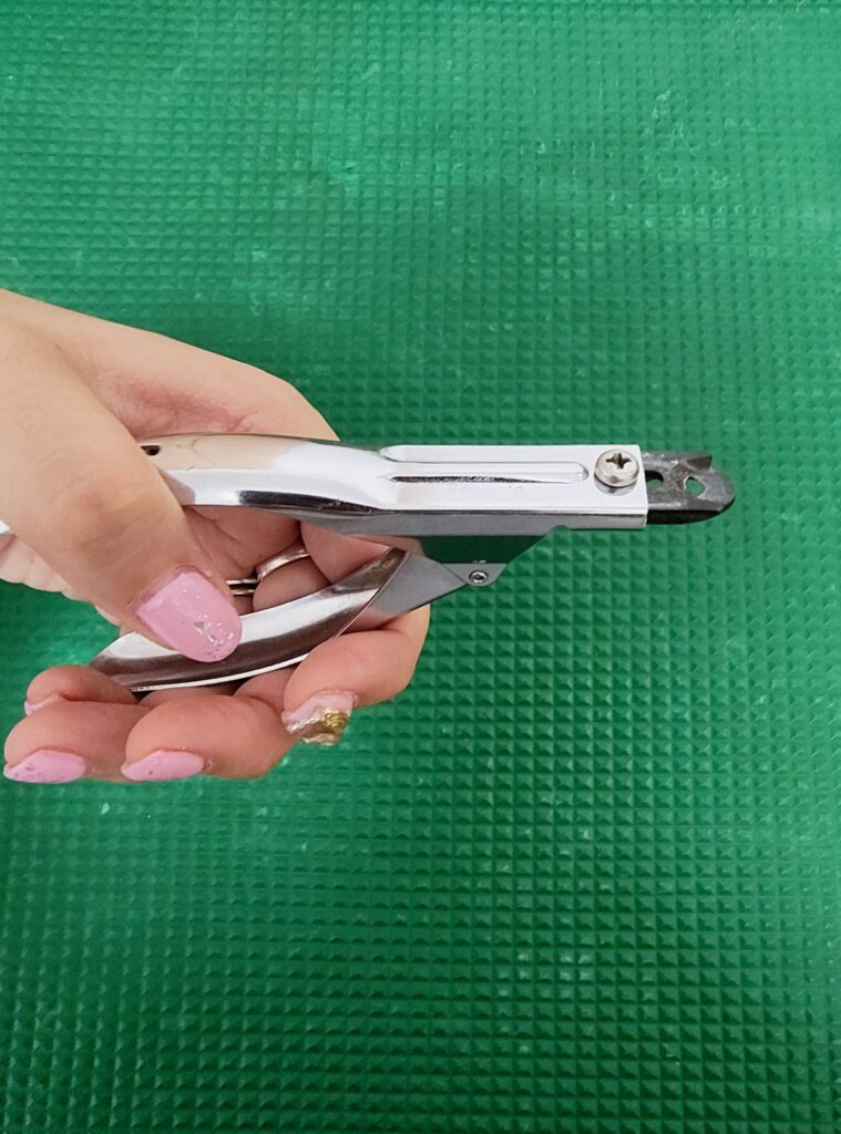 ギロチン式の爪切り