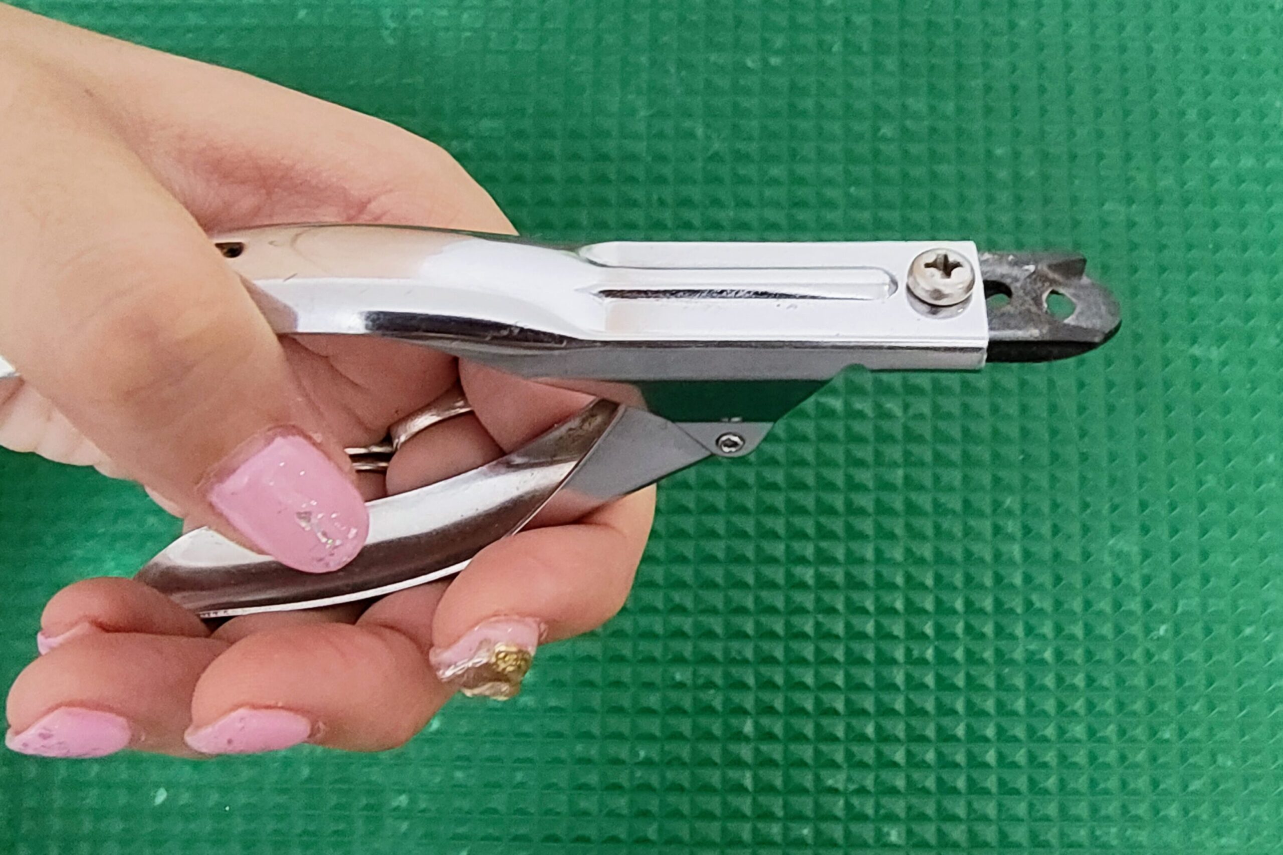 ギロチン式の爪切り